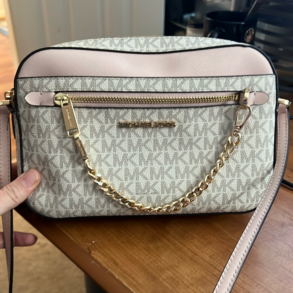 Like new Michael Kors Jet Set large logo Crossbody.